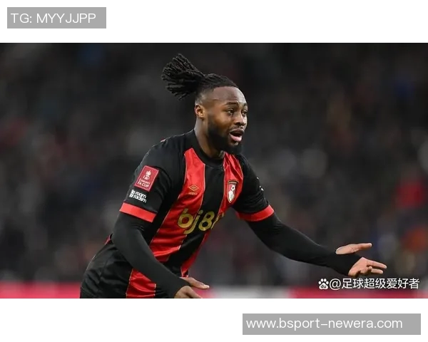 英超赛场惊现冷门曼联大胜那不勒斯引发全场欢呼