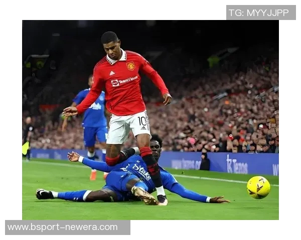 足总杯精彩对决曼联与阿森纳战成平局乌龙球成比赛转折点分析